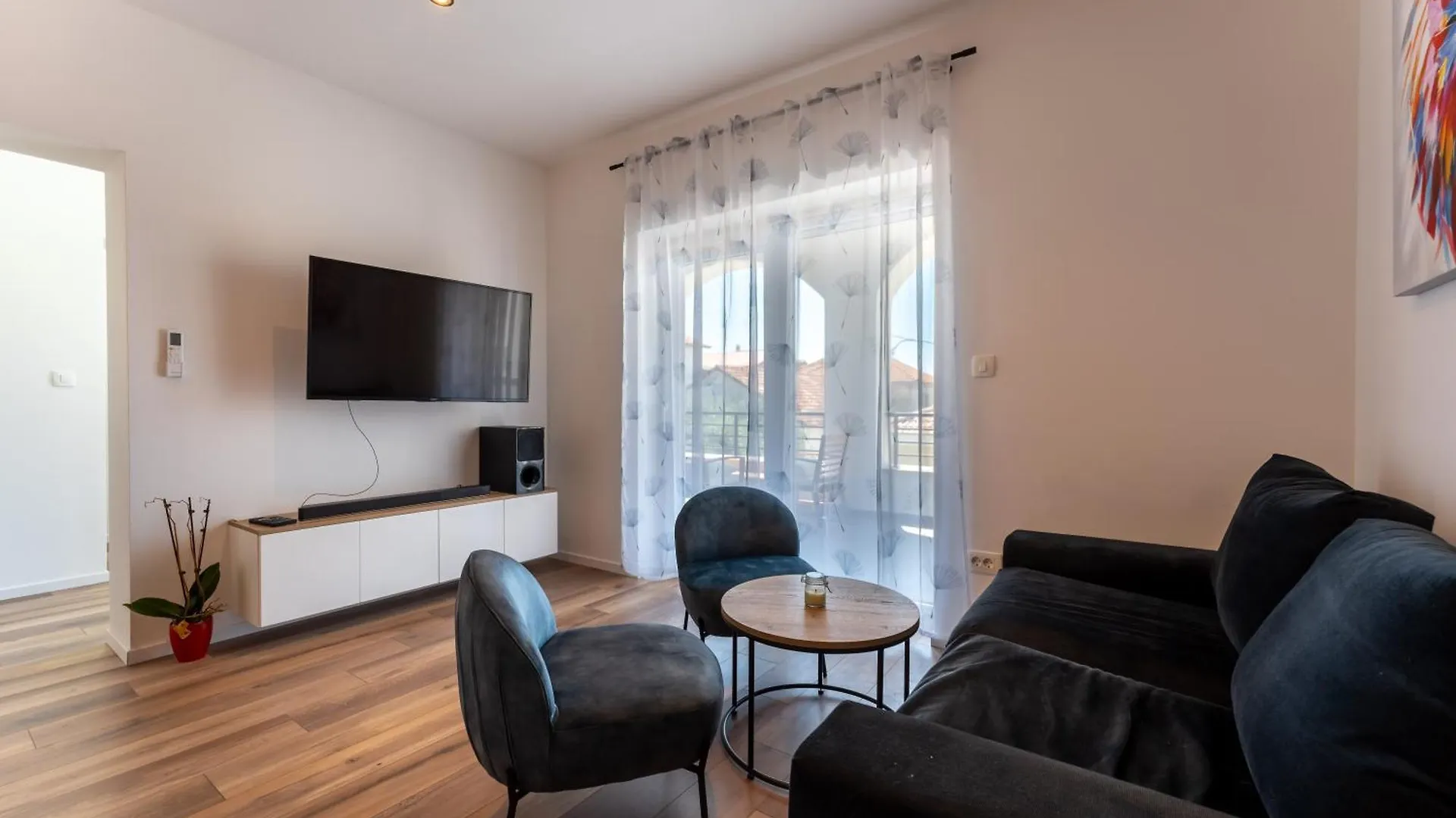 Bernie Apartments With A Pool Zadar