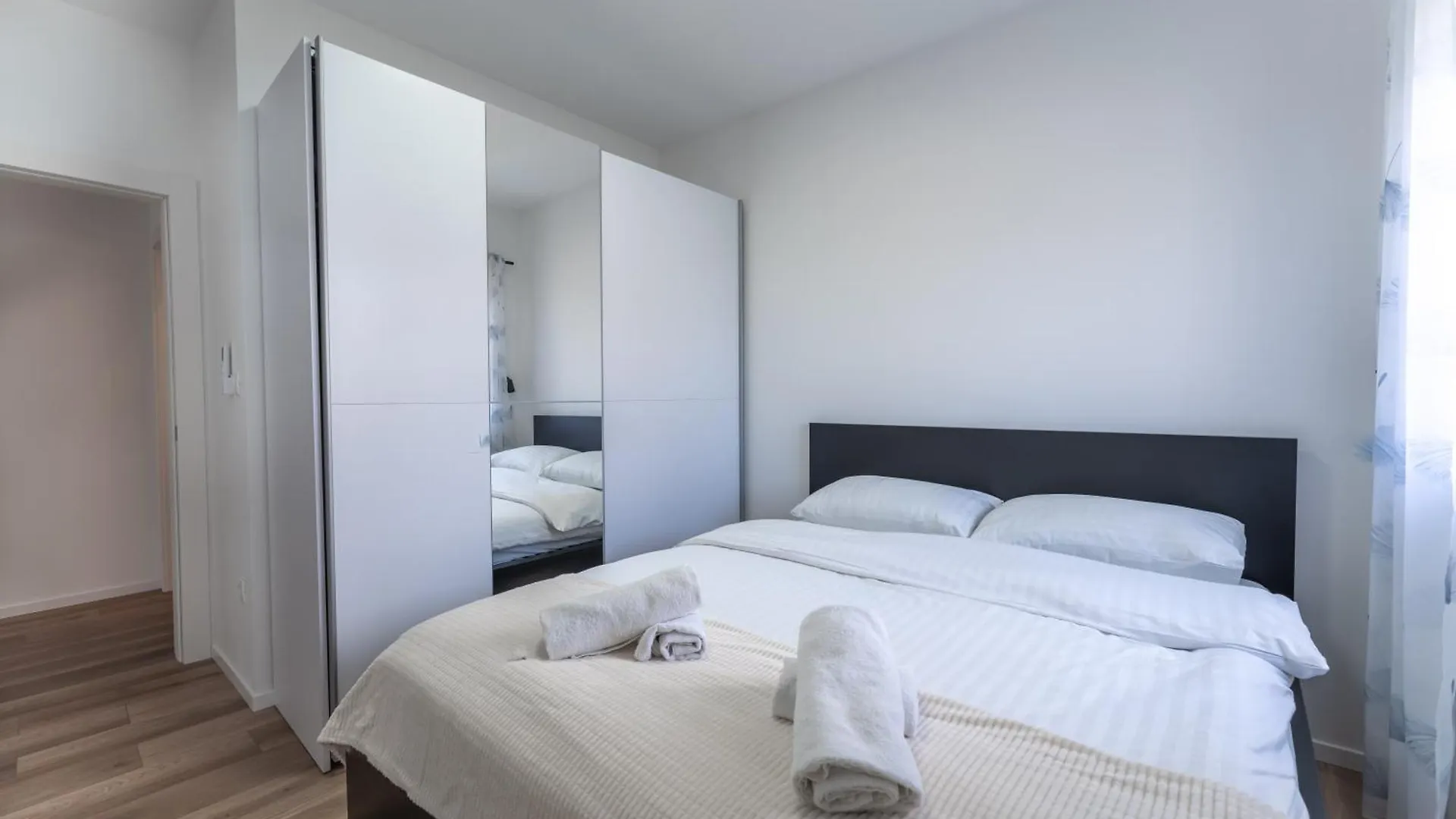 Bernie Apartments With A Pool Zadar Croacia