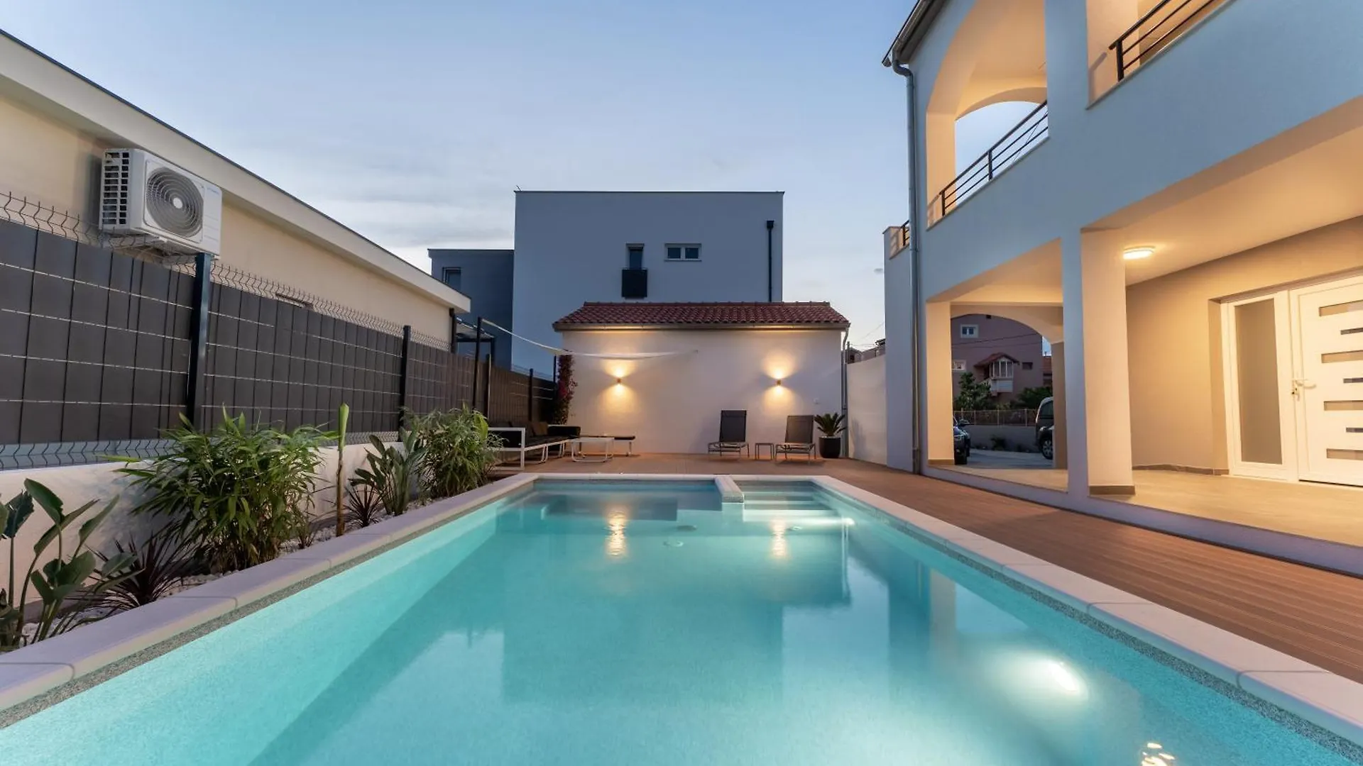 Bernie Apartments With A Pool Zadar Croacia