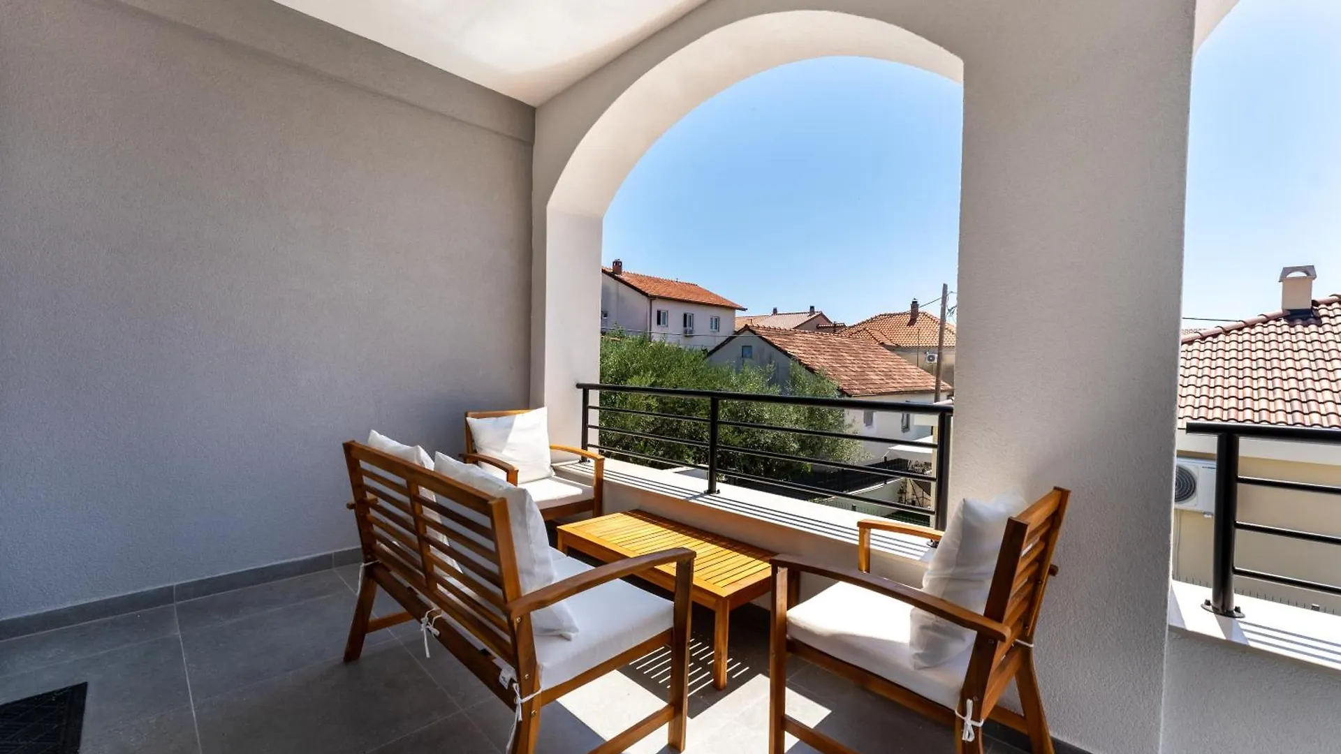 Bernie Apartments With A Pool Zadar