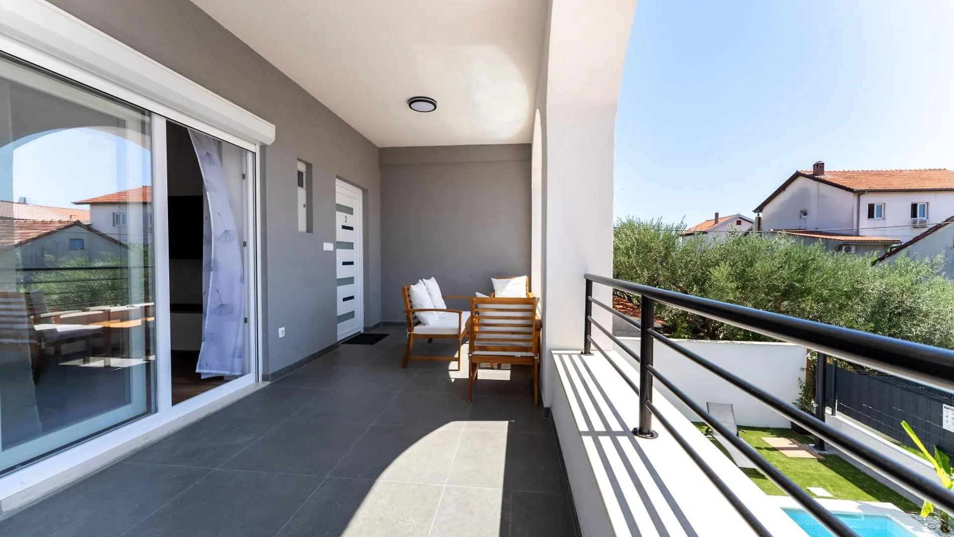 Bernie Apartments With A Pool Zadar