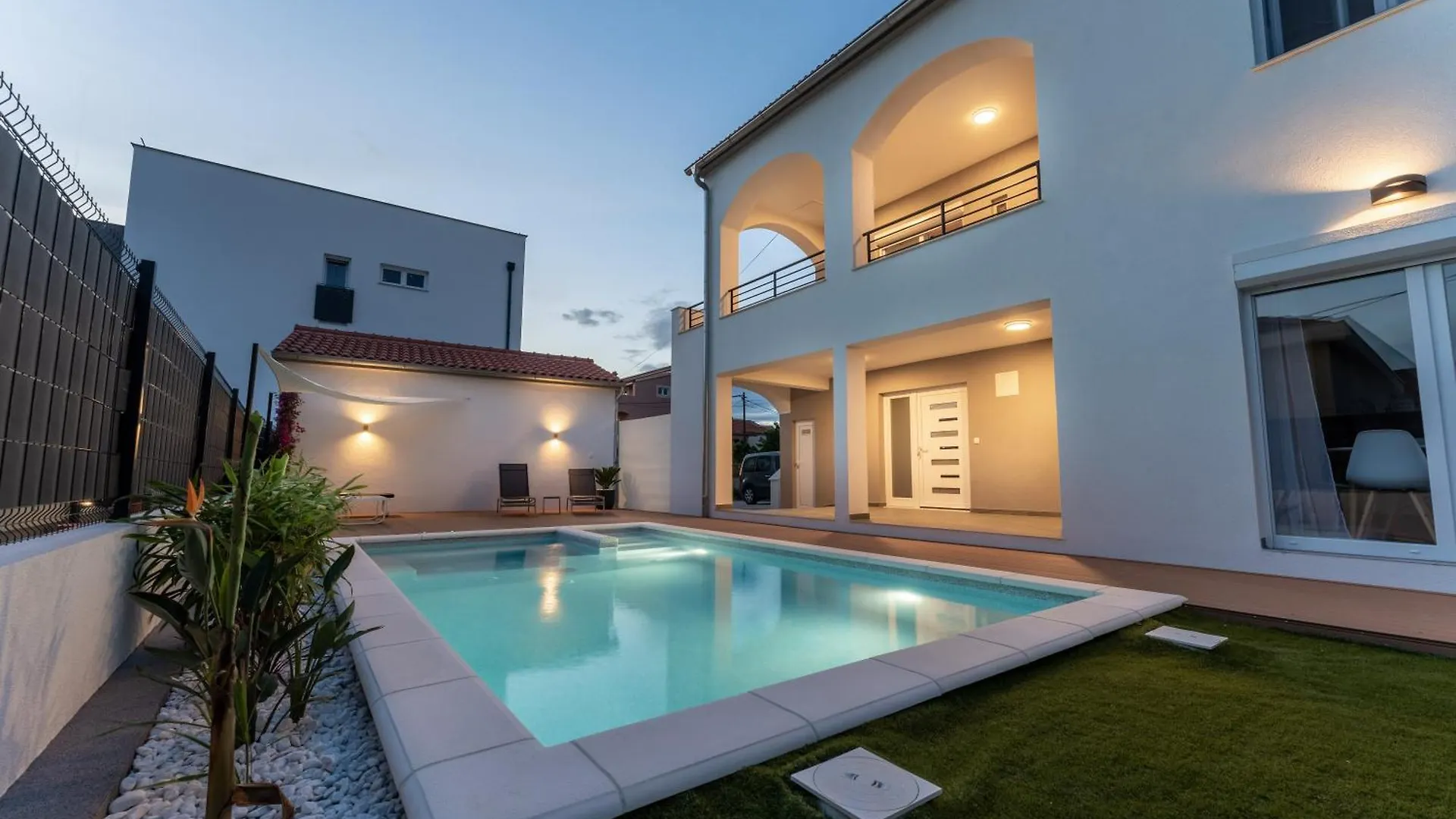 Bernie Apartments With A Pool Zadar