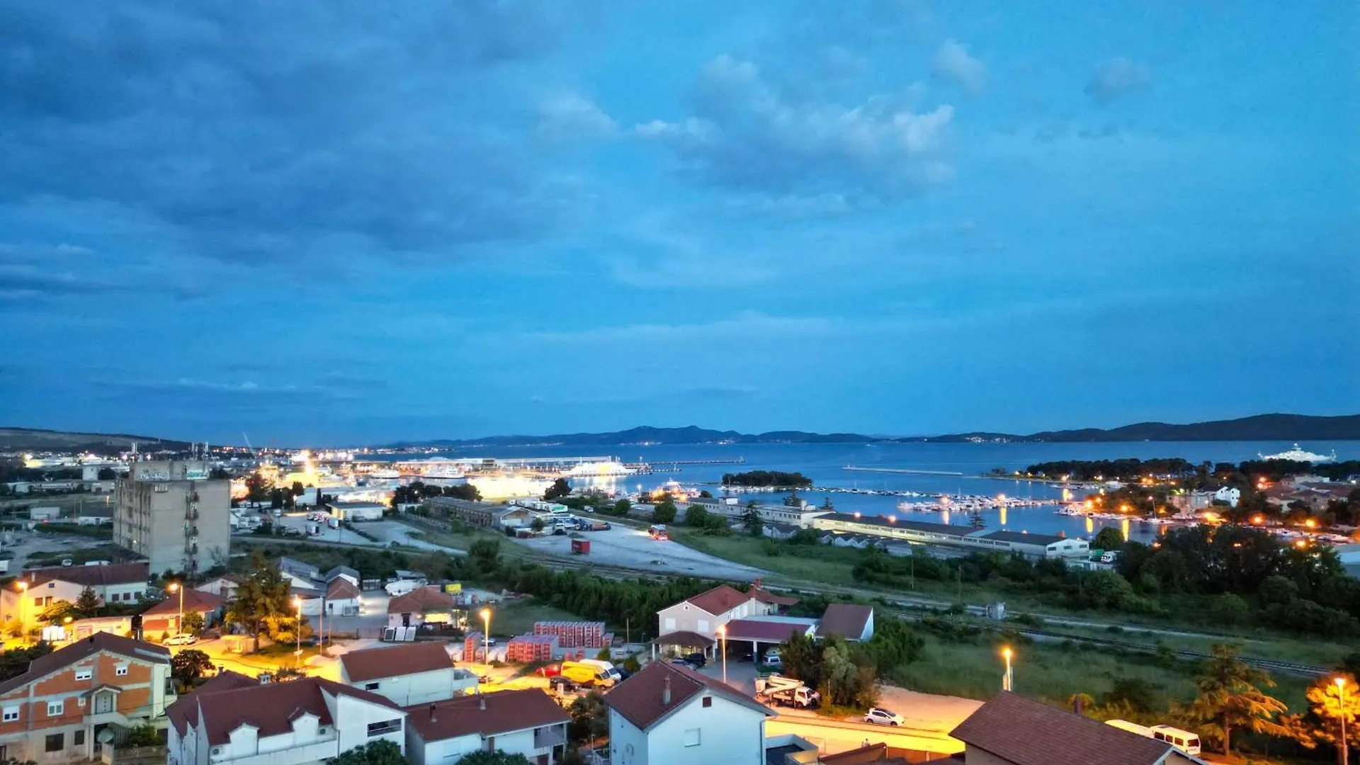 Bernie Apartments With A Pool Zadar