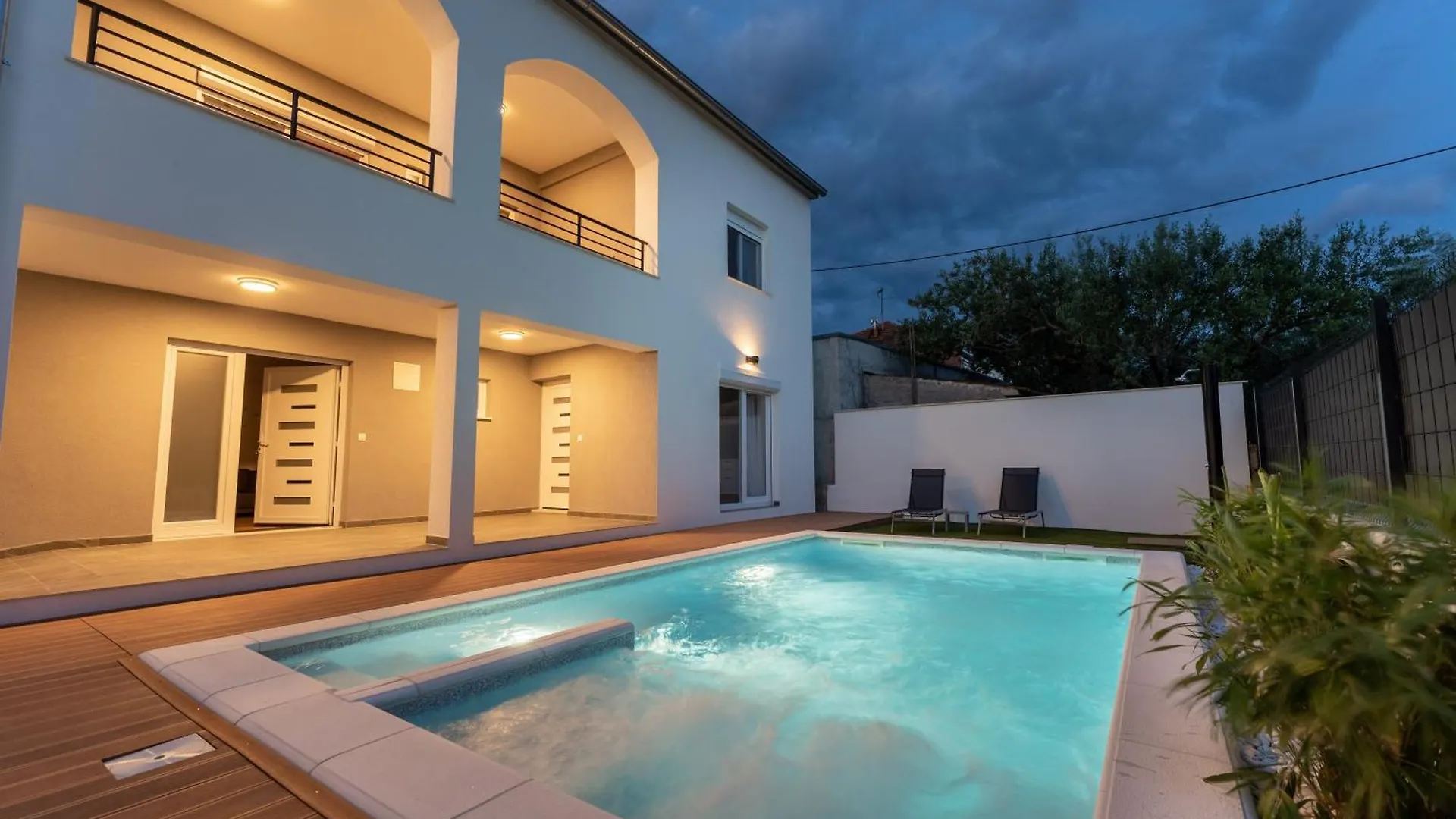 Bernie Apartments With A Pool Zadar
