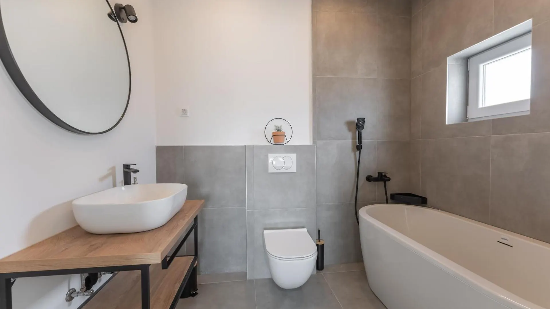 Bernie Apartments With A Pool Zadar