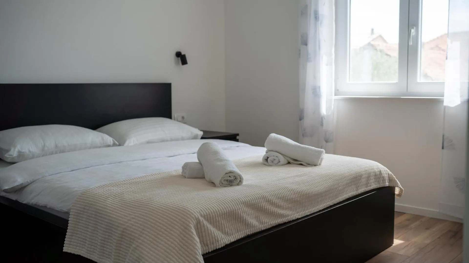 Bernie Apartments With A Pool Zadar