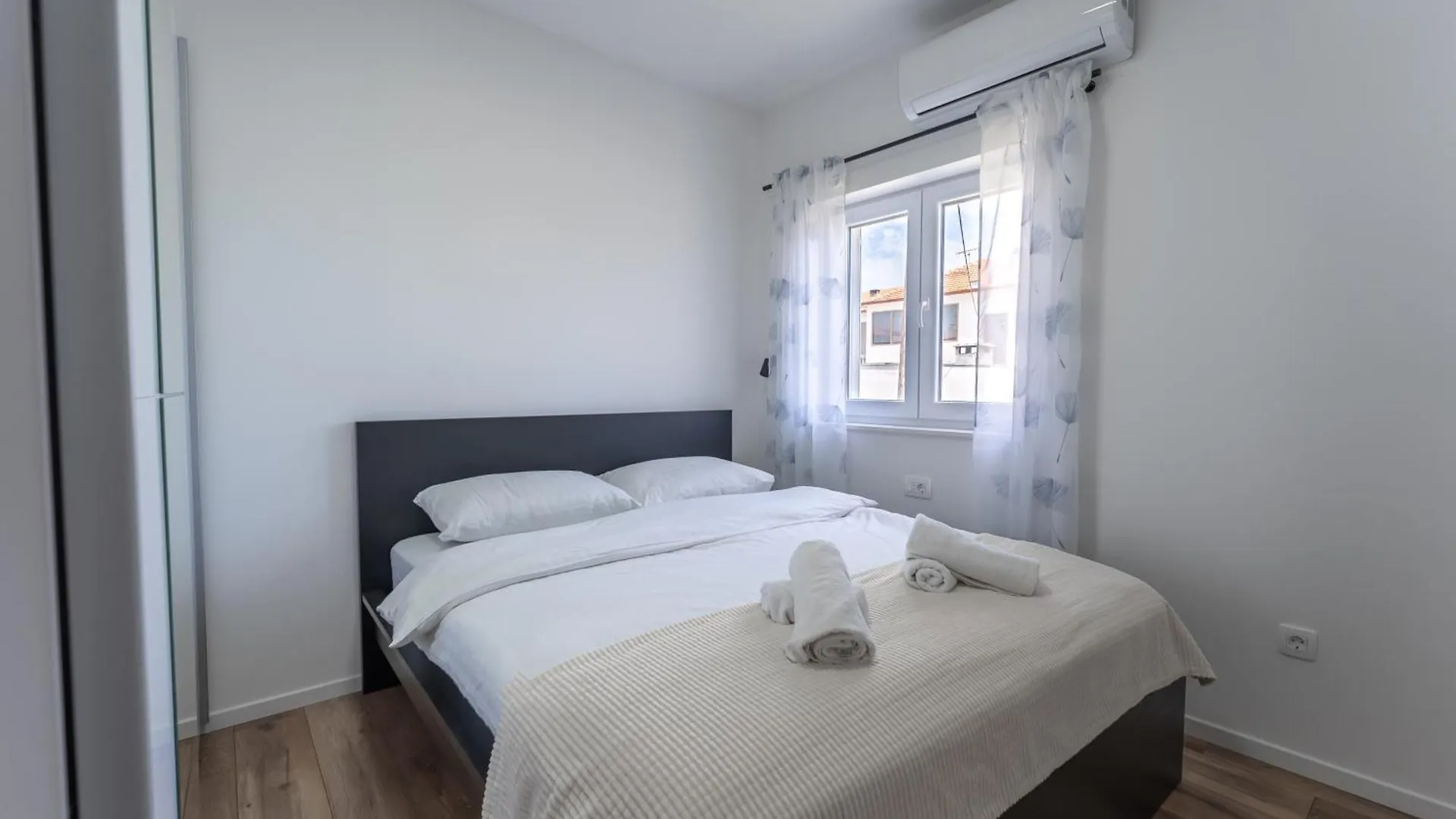 Bernie Apartments With A Pool Zadar