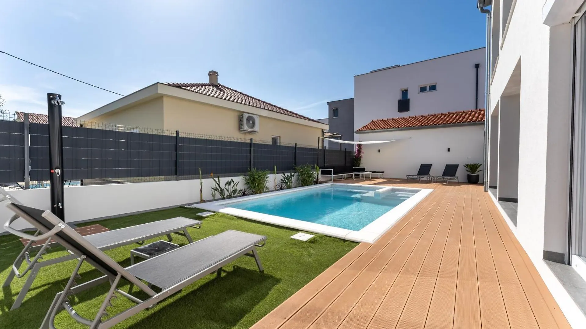 Bernie Apartments With A Pool Zadar