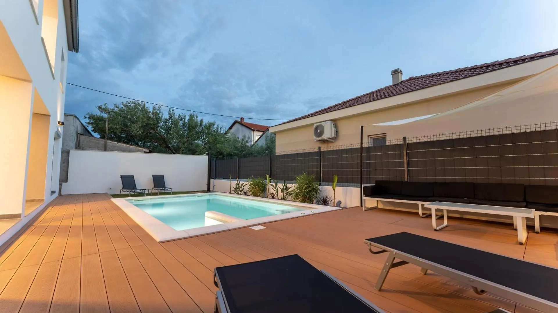 Bernie Apartments With A Pool Zadar