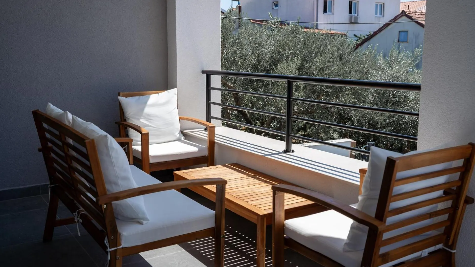 Bernie Apartments With A Pool Zadar
